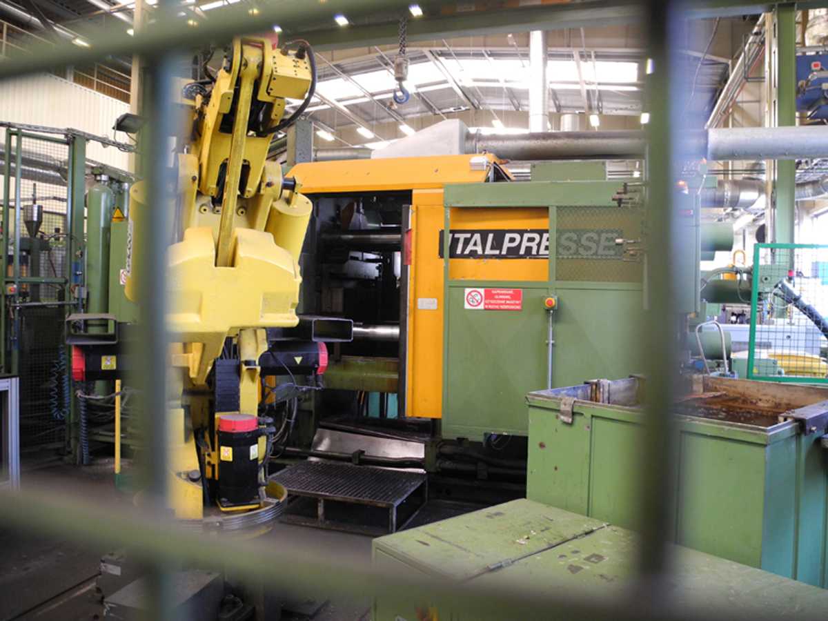 FANUC S-420 i F livarski robot, rabljen HR1815