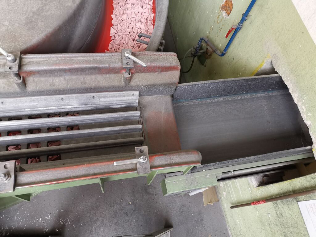 Rösler R 470/3000 rotacijski vibracijski stroj za dodelavo GA2236, rabljen